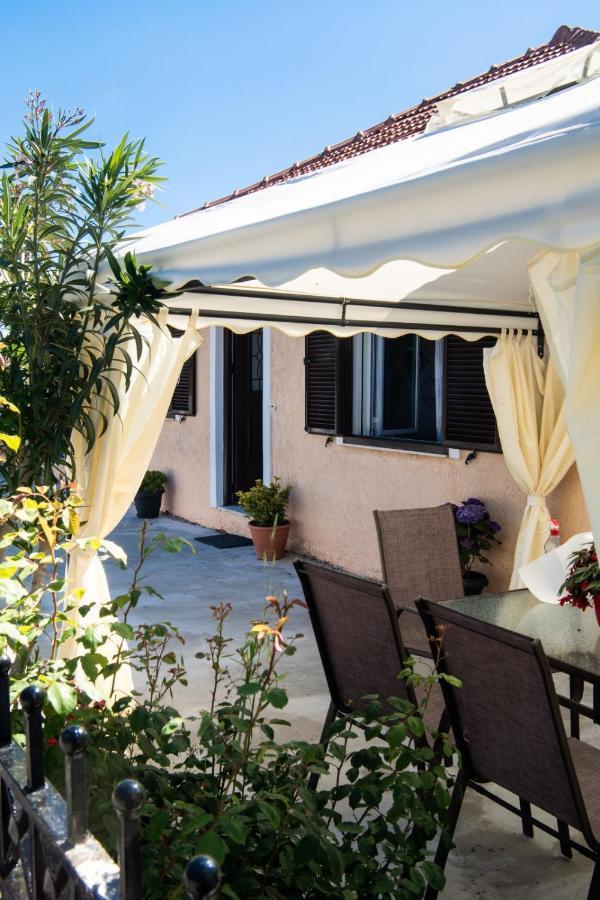 Villa Irinis House Komílion Exterior foto